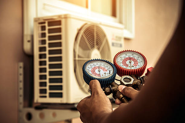 Professional Hvac technician working in Collinsville, TX